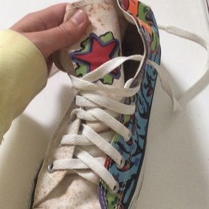 I’m selling converse all stars they are graphite patterned and a women6 & mens 4